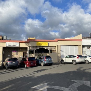 To Thai For - Outside and parking - Thai Near Me - Honolulu, Hawaii