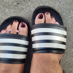 Burgundy Toes Burgundy Toes