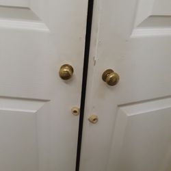 La Quinta by Wyndham Macon - Dirty doors