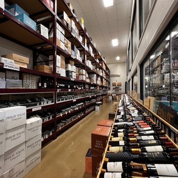 Kahn's Fine Wine & Spirits - rows of wine bottles - Beer, Wine & Spirits Near Me - Indianapolis, Indiana