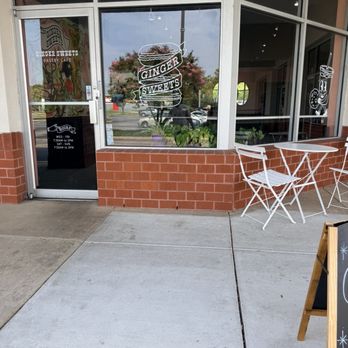 Ginger Sweets Pastry Cafe  - Outdoor seating - Bakeries Near Me - Chesapeake, Virginia