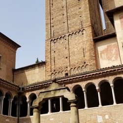 Basilica Santuario Santo Stefano - Interior courtyard