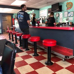 Rinnie’s Place - Bar seating area