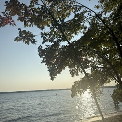 Tassel Top - Peaceful escape....the water was crystal clear. Very clean beach. Vibes perfect.