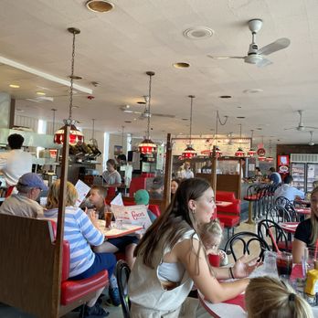 Cabot's Ice Cream & Restaurant - Ice cream parlor ambiance - Ice Cream & Frozen Yogurt Near Me - Newton, Massachusetts Cabot's Ice Cream & Restaurant - Ice cream parlor ambiance - Ice Cream & Frozen Yogurt Near Me - Newton, Massachusetts