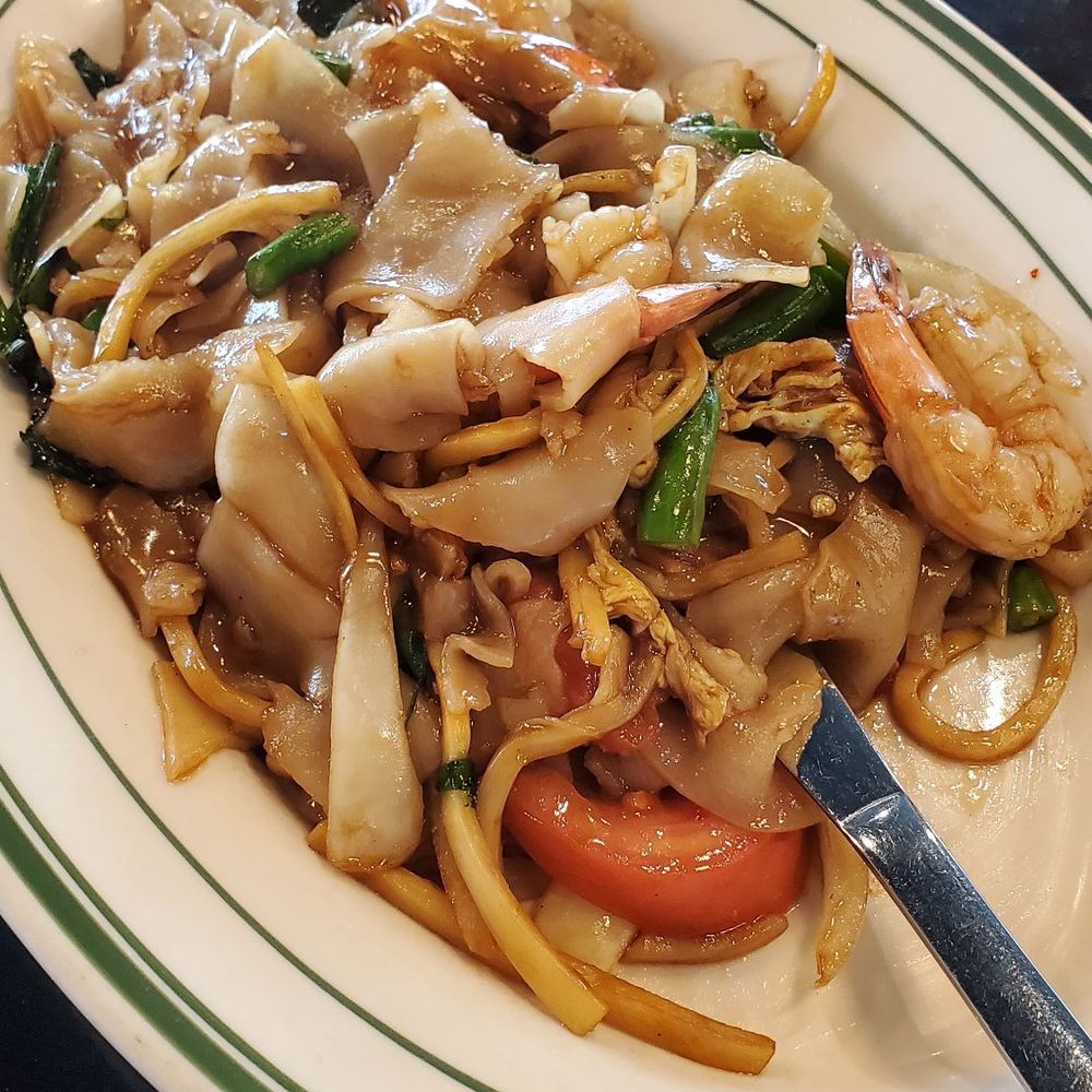 Shrimp drunken noodles Shrimp drunken noodles