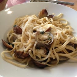 D'Amore's Pizza - Linguine with clams