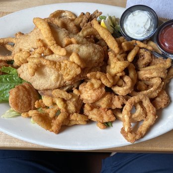 Popei's Clam Bar - Fried Combo Platter - Seafood Near Me - Coram, New York