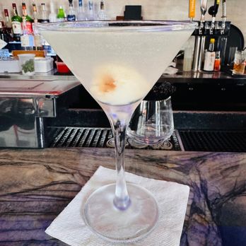 Niu B - Niu at 888 South Michigan Avenue, Chicago - Lychee Martini - Sushi Bars Near Me - Chicago, Illinois Niu B - Niu at 888 South Michigan Avenue, Chicago - Lychee Martini - Sushi Bars Near Me - Chicago, Illinois