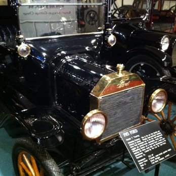 Car and Carriage Caravan Museum - 1915 Ford Model T Touring - Museums Near Me - Luray, Virginia