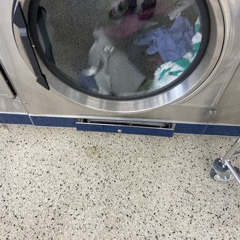 Supermatt Laundromat - Figured out why the dryer is terrible, the lint catcher is open a many of them. Can't shut them without a key, so they stuck in cold air. - Laundromat Near Me - Sarasota, Florida Supermatt Laundromat - Figured out why the dryer is terrible, the lint catcher is open a many of them. Can't shut them without a key, so they stuck in cold air. - Laundromat Near Me - Sarasota, Florida