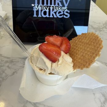 Milky Flakes - Peanut butter ice cream with strawberries - Ice Cream & Frozen Yogurt Near Me - Walnut Creek, California