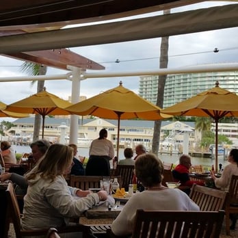 Houston's Restaurant - American Near Me - Pompano Beach, Florida