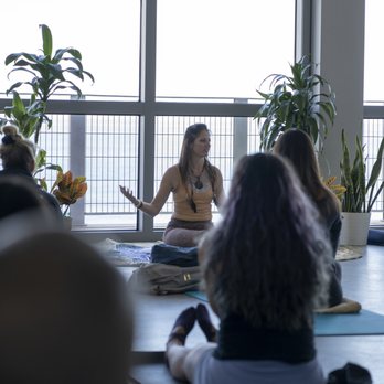 Soul Flow Wellness - Amber Rose teaching self reiki energy healing techniques in a group workshop. Check the website for the latest upcoming events. - Life Coach Near Me Soul Flow Wellness - Amber Rose teaching self reiki energy healing techniques in a group workshop. Check the website for the latest upcoming events. - Life Coach Near Me