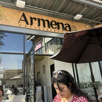 Armena Coffee and Brunch - Outside tables in front of restaurant - Breakfast & Brunch Near Me - Zapopan, JAL