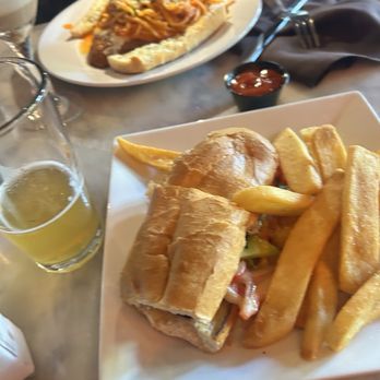 Lucca Bar & Grill - New American Near Me - Benicia, California