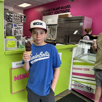 Runaway Cow - Chocolate dip - Ice Cream & Frozen Yogurt Near Me - Chicago, Illinois