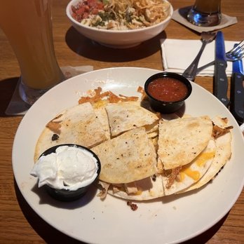 Applebee's Grill + Bar - CHICKEN QUESADILLA off the appetizer menu, but large enough for a meal. - American Near Me - Jasper, Indiana