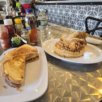 Vonda's Kitchen - Soul Food Near Me - Newark, New Jersey