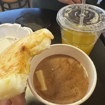 La Urraca - Arepa con queso y chocolate con queso - Mexican Near Me - Albuquerque, New Mexico