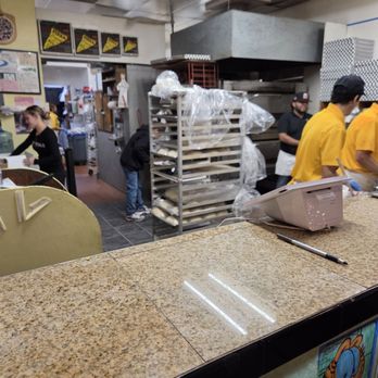 Hector's Pizza - Open kitchen, Hector still cooking in the kitchen - Pizza Near Me - Petaluma, California