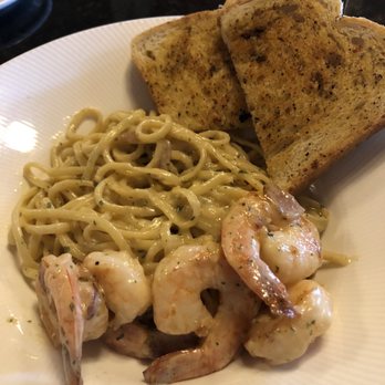 Tumbleweed Lounge - Shrimp Alfredo pasta with garlic toast. Very tasty and good portion. - Lounges Near Me - Kamloops, British Columbia