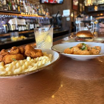 El Galleon - White cheddar mac & cheese with chicken  Firecracker shrimp  gin and tonic  Bar burger - American Near Me - Avalon, California