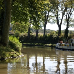 Seuil de Naurouze - Péniche sur le canal du Midi