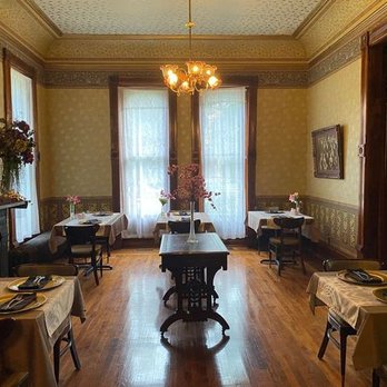 Whiskey Mansion Bed & Breakfast - Bed & Breakfast Near Me - Saint Joseph, Missouri Whiskey Mansion Bed & Breakfast - Bed & Breakfast Near Me - Saint Joseph, Missouri