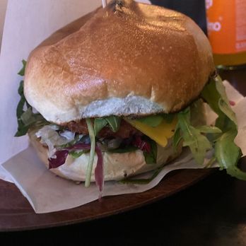 Three dudes next door - Crispy chicken burger - Burgers Near Me - Berlin, BE