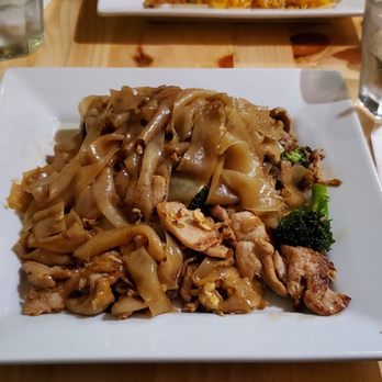 KIIN Thai Eatery - Pad See Ew. - Thai Near Me - Burbank, California