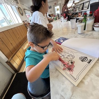 Mom's Kitchen - Diners Near Me - North Bend, Oregon
