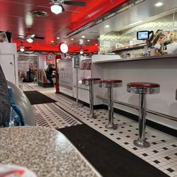 Dixie's Diner - Inside