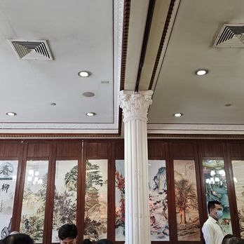 Golden Lake Pavilion - Painting panels on the partition dividers - Dim Sum Near Me - Flushing, New York