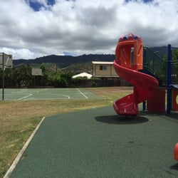 Kamananui Neighborhood Park - Basketball court and playground