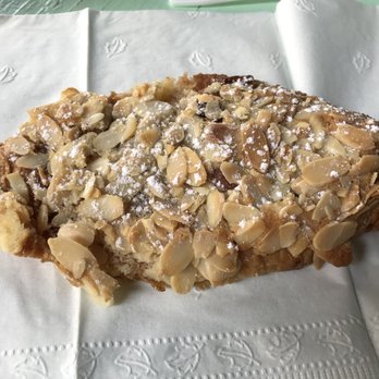 Fournier Rousseau - Almond croissant - Bakeries Near Me - México, D.F., DIF
