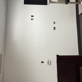 Roman's Electric - paint wall - Electricians Near Me - Lakewood, California Roman's Electric - paint wall - Electricians Near Me - Lakewood, California