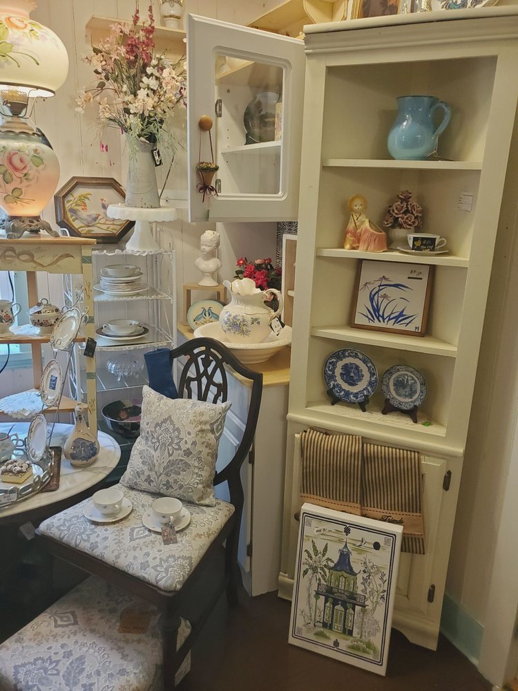 WHISTLE STOP JUNCTION ANTIQUES Updated August 2024 21641 Main St NE