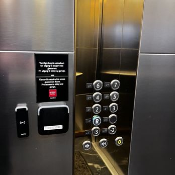 Thon Hotel Storo - Elevators with access control for security - Hotels Near Me - Oslo, 03