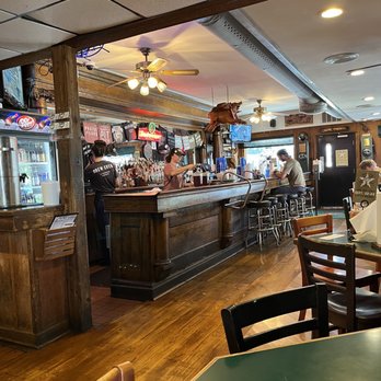 17th Street Barbecue - You can just feel the bbq tales that have been spun in this room. - Barbeque Near Me - Murphysboro, Illinois 17th Street Barbecue - You can just feel the bbq tales that have been spun in this room. - Barbeque Near Me - Murphysboro, Illinois