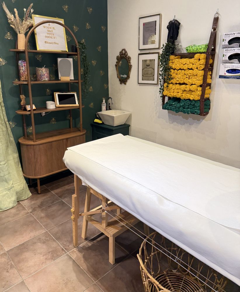 Honeybox Wax Studio Logo