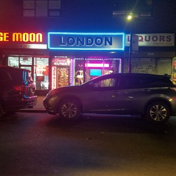 Cafe Uno Billiards - Uno what's up - Pool Halls Near Me - Jackson Heights, New York