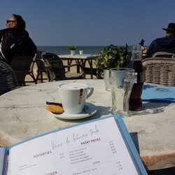 Strandpaviljoen Zuid - Cappuccino, Coke und Ausblick auf die Nordsee
