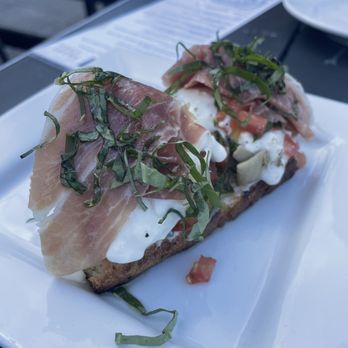 Isola Pizza Bar - HH Burrata mozzarella cwd - Pizza Near Me - La Jolla, California Isola Pizza Bar - HH Burrata mozzarella cwd - Pizza Near Me - La Jolla, California