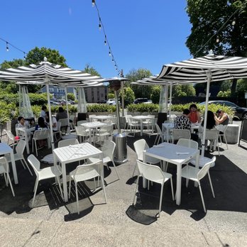 Bodega Taco Bar - Patio area - Mexican Near Me - Darien, Connecticut