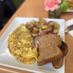 Fleur Café - MEAT Me Fleur Omelette. Good!