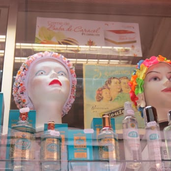 Drogaria Oriental - Pormenor da montra - Cosmetics & Beauty Supply Near Me - Lisbon, 11 Drogaria Oriental - Pormenor da montra - Cosmetics & Beauty Supply Near Me - Lisbon, 11