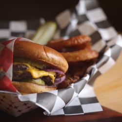 What A Tavern - Smash Burger