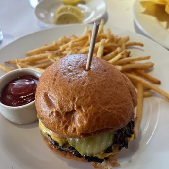 BrickTop's Restaurant - Tavern Burger | IG @kurlykonnoisseur - Breakfast & Brunch Near Me - Charlotte, North Carolina BrickTop's Restaurant - Tavern Burger | IG @kurlykonnoisseur - Breakfast & Brunch Near Me - Charlotte, North Carolina