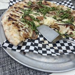 The Legacy Club - Prosciutto fig pizza...yes!